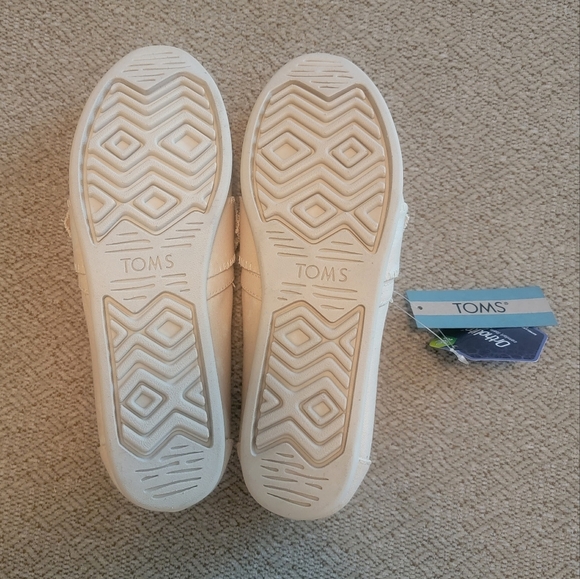 TOMS - Picture 7 of 7
